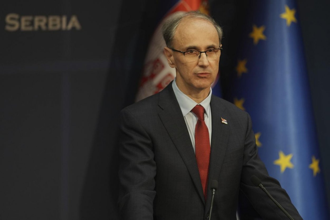 Srbská vláda požiadala prezidenta o rozpustenie parlamentu
