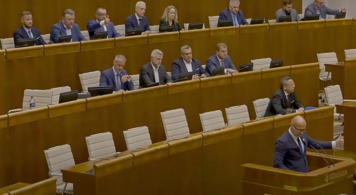 Poslanci schválili tretí konsolidačný balíček