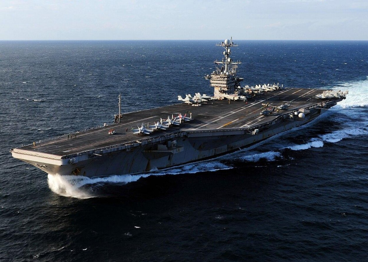 Udalosť dňa: Lietadlová loď USS George Washington dorazila na Blízky východ