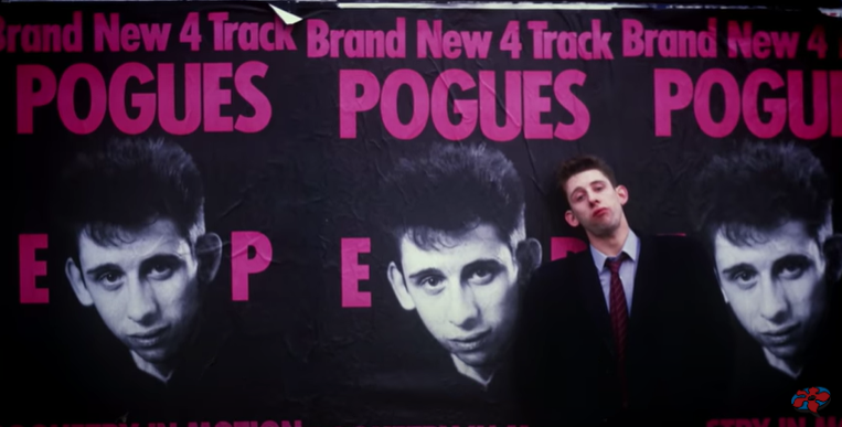 Zopár panákov so Shanom MacGowanom. Recenzia filmu o írskej hudobnej ikone