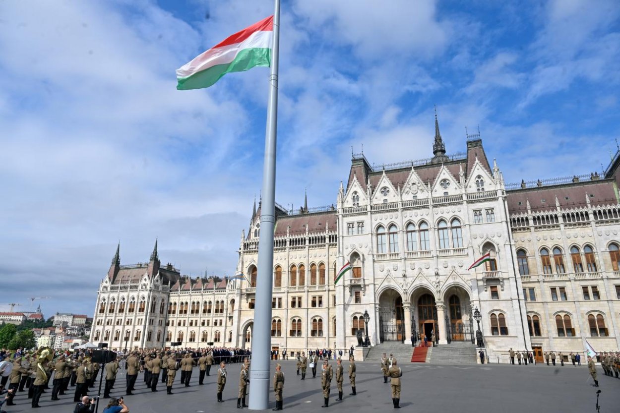 Maďarský parlament odmietol Bakovho nominanta na post generálneho prokurátora