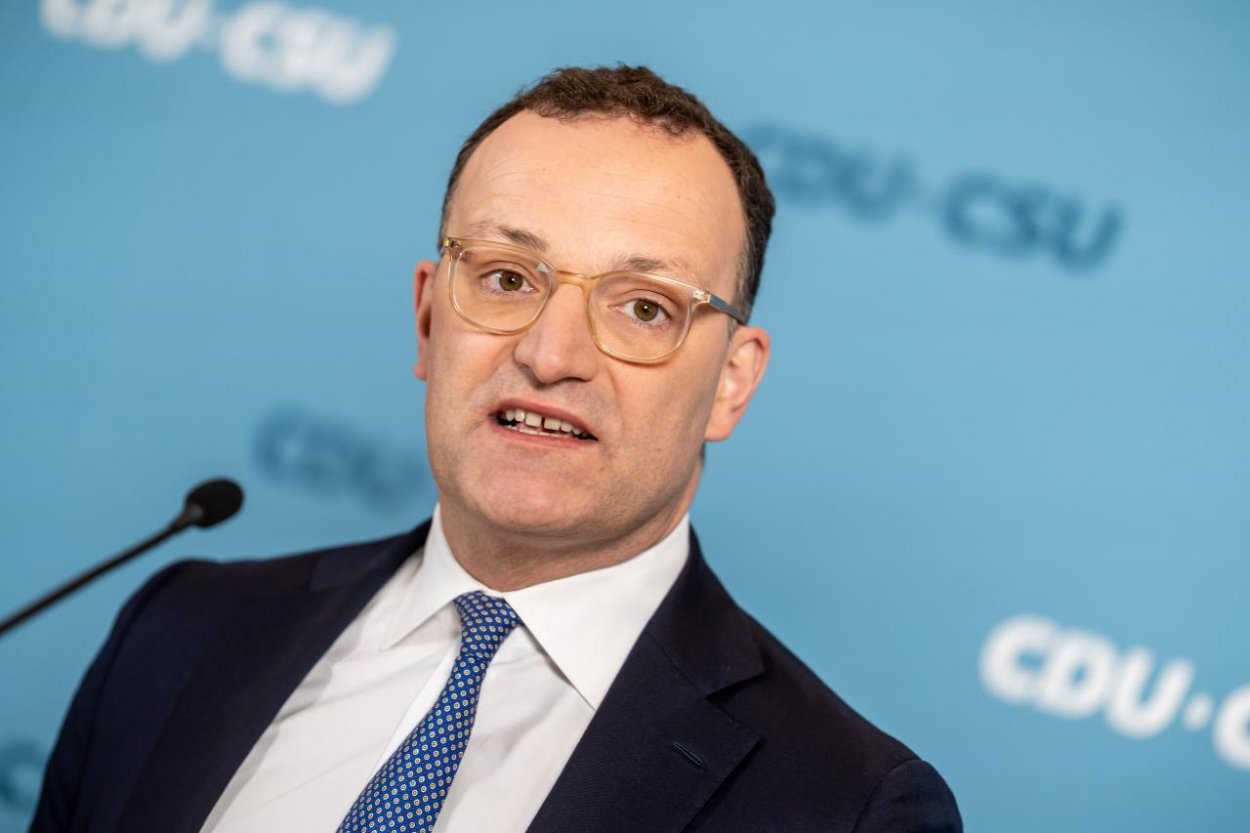 Merz po odchode predsedu poslaneckého klubu CDU/CSU Spahna nevylučuje zmeny vo vláde