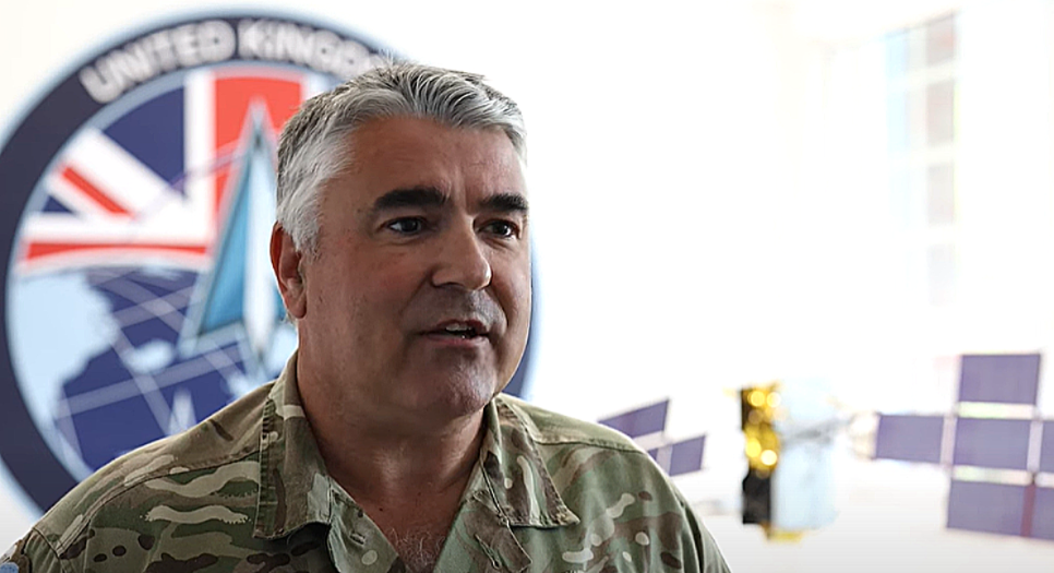 Britský generál: Rusko sa pravidelne pokúša rušiť signál našich satelitov