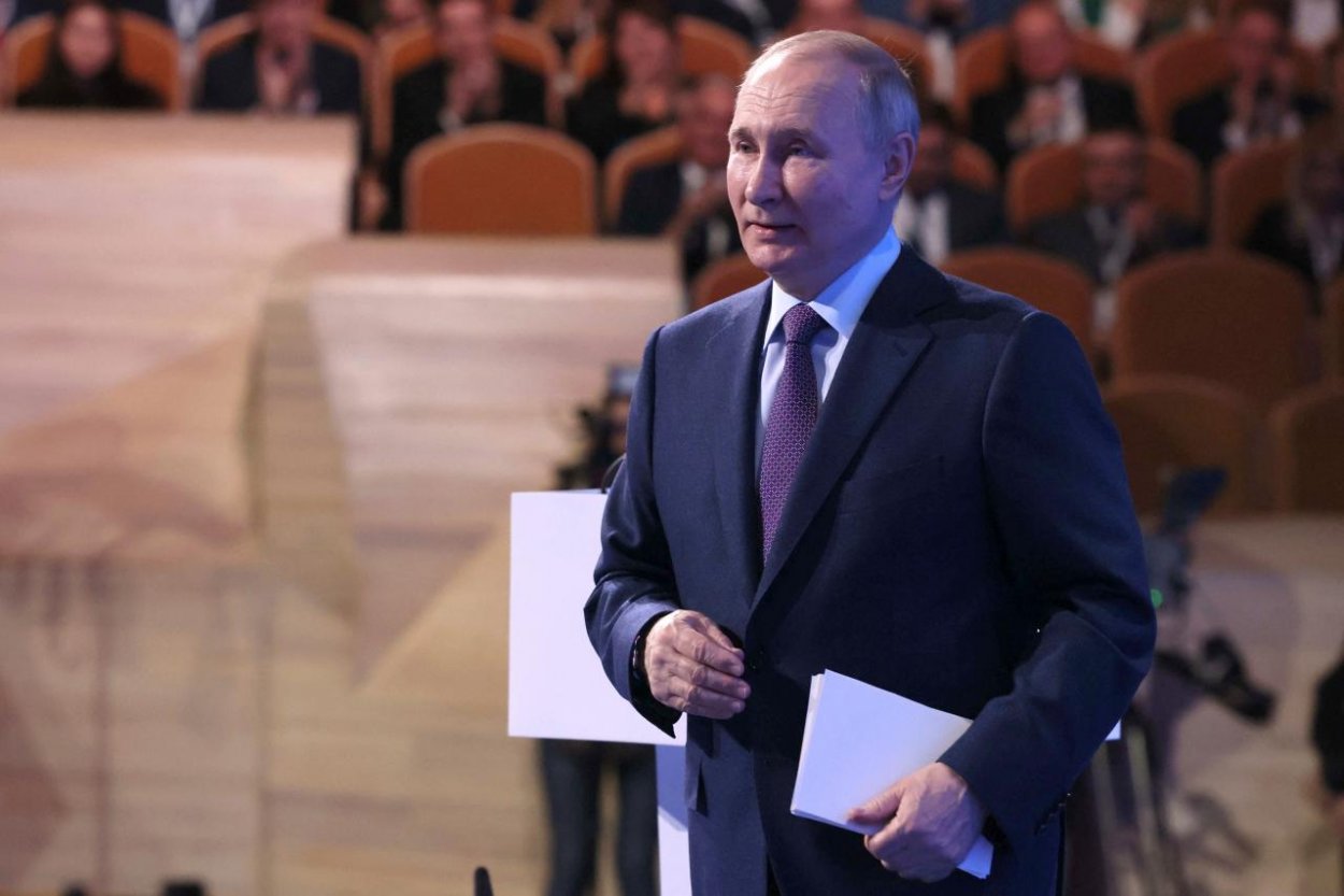 Medzinárodný trestný súd vydal zatykač na Putina