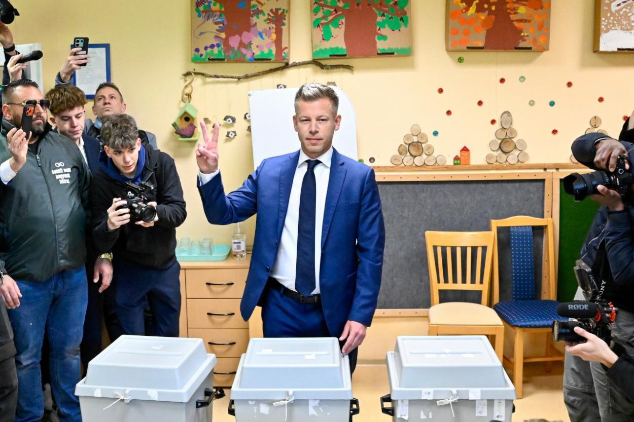 Udalosť dňa: Péter Magyar už odovzdal svoj hlas, začínajú sa objavovať obvinenia z volebných podvodov