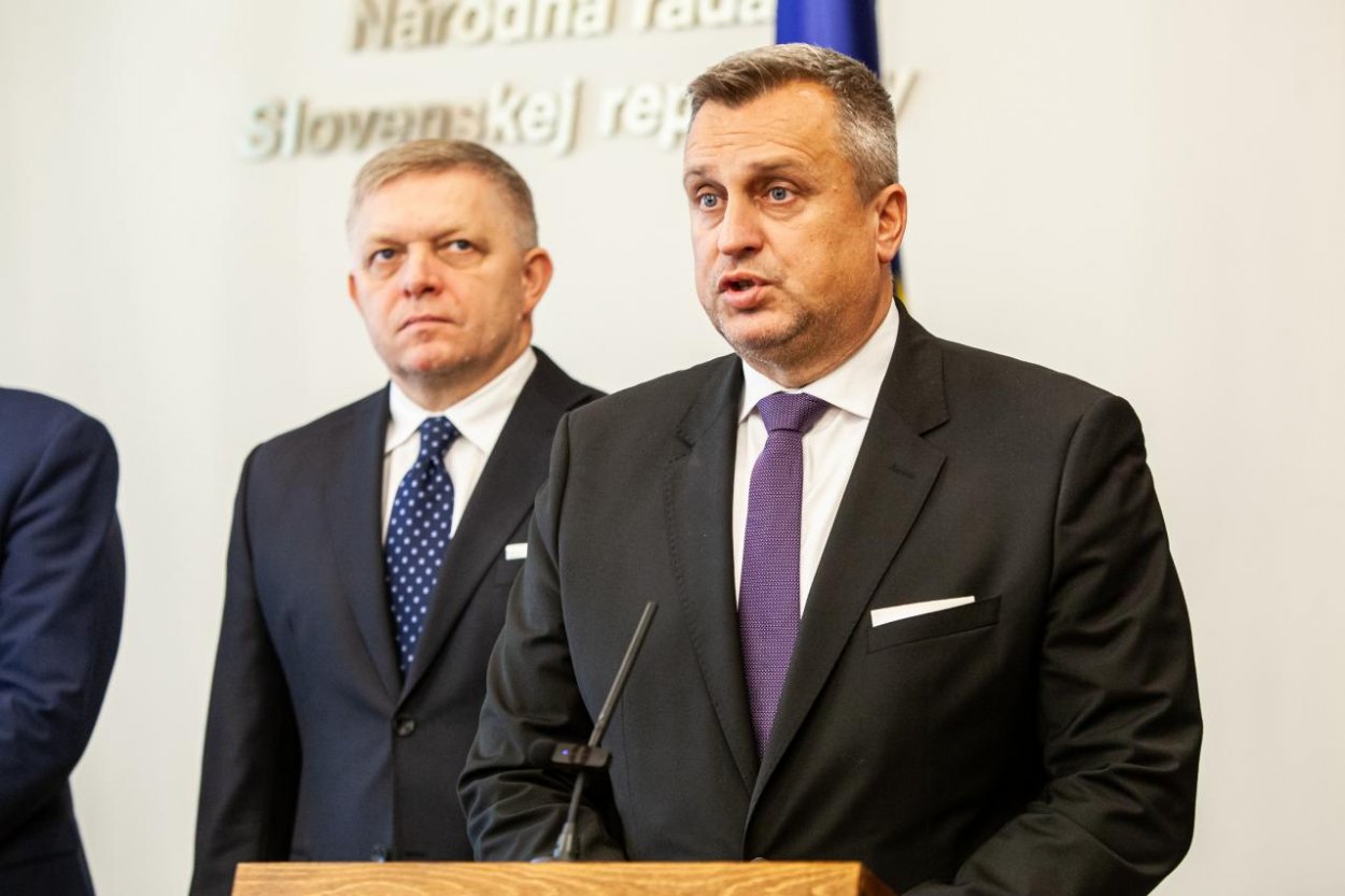 SNS vyzvala Fico, aby odmietol členstvo v Rade mieru