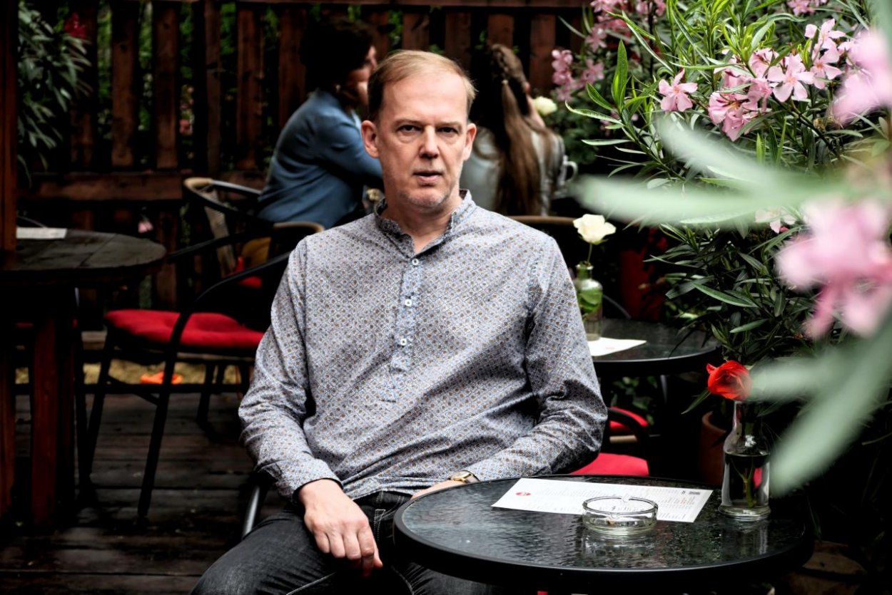 Čo tam ten Hečko robí medzi tými muzikantmi?!