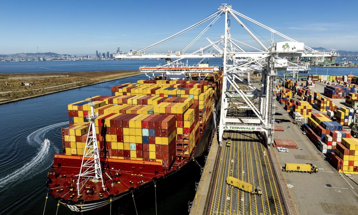 The Economist: Americké firmy sa už nedokážu vyhýbať clám  