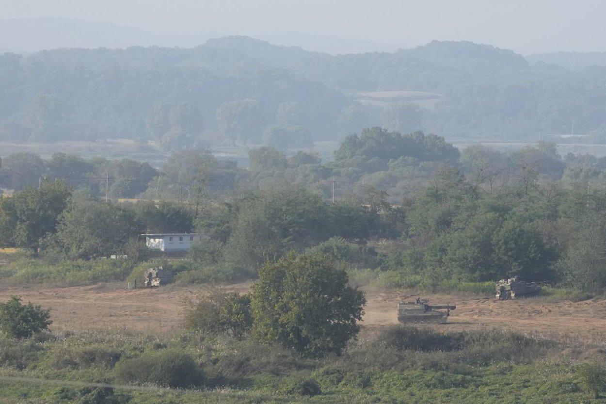 Vojaci KĽDR prekročili hranicu, armáda vystrelila varovné výstrely, informoval Soul