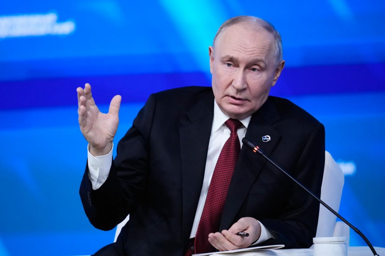 Putin: V prípade útoku na Kaliningrad prichádza do úvahy použitie všetkých druhov zbraní