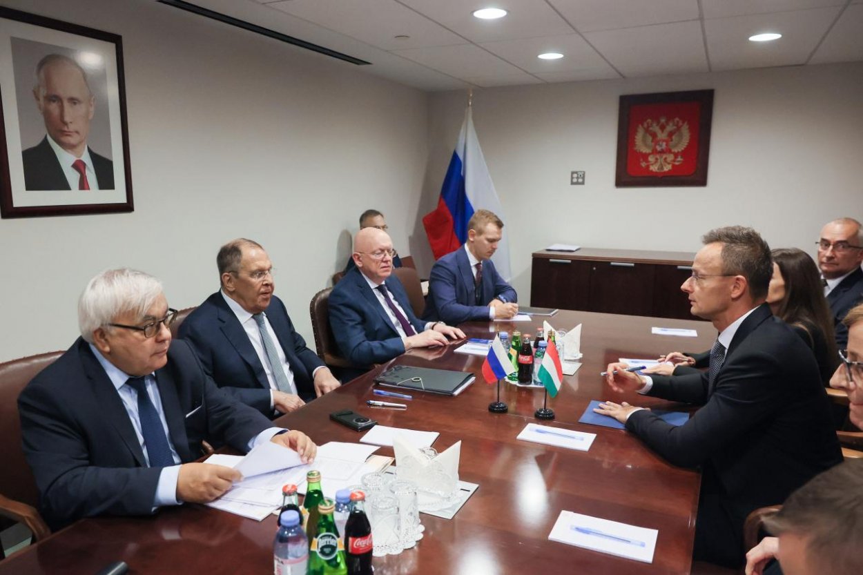 EÚ očakáva vysvetlenie od Maďarska ohľadom Szijjártového pravidelného informovania Ruska