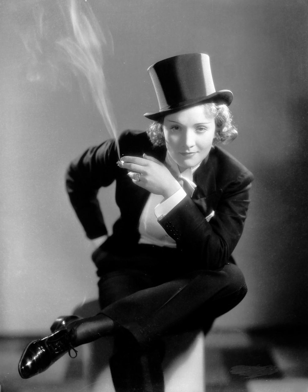 Nohavice, sukne a pravidlá: ako oblečenie odráža spoločenskú moc