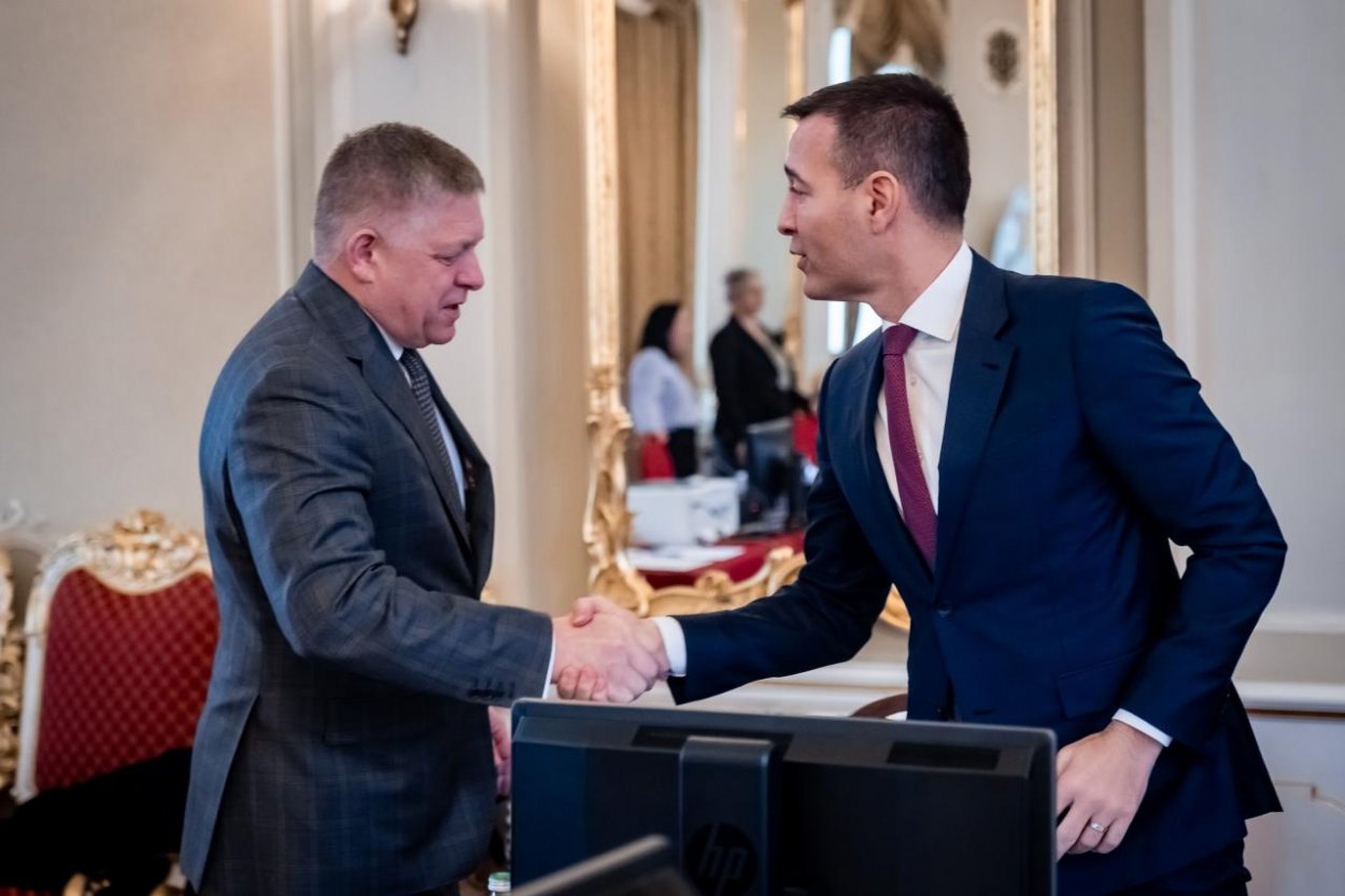 Vláda schválila reguláciu sociálnych sietí pre deti mladšie ako 16 rokov