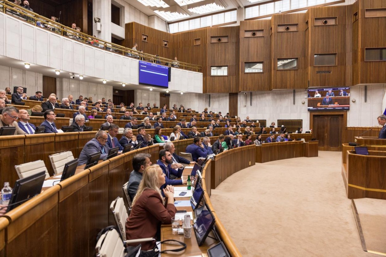 Návrh o možnosti skrátiť volebné obdobie referendom prešiel do 2. čítania