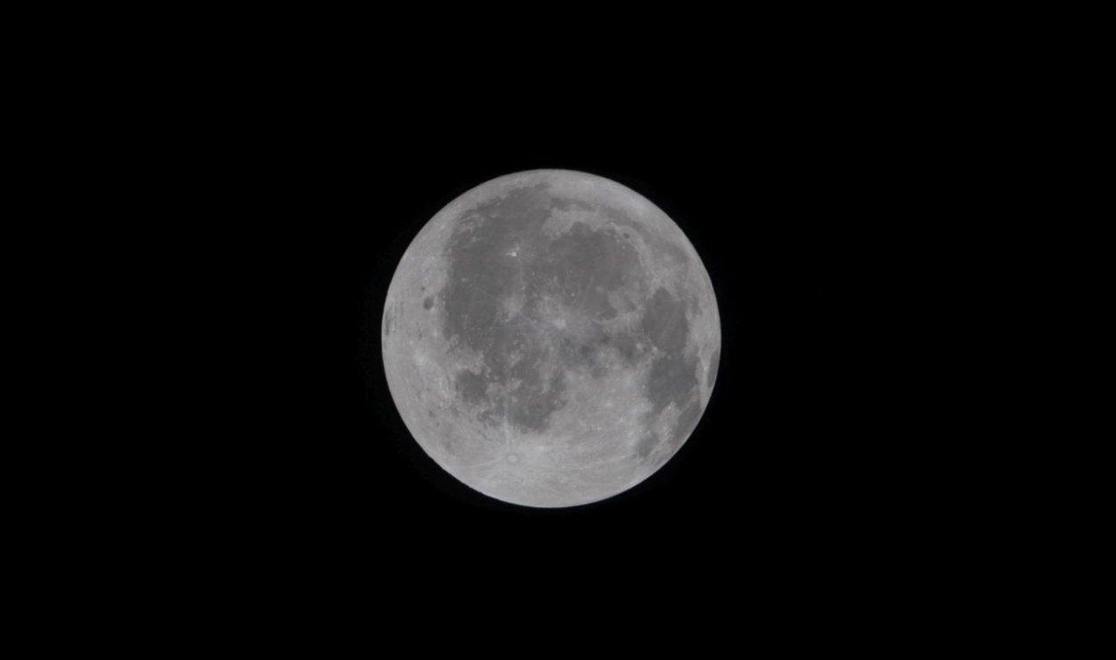 Astronauti misie Artemis 2 pozorovali „veľký kaňon“ na Mesiaci