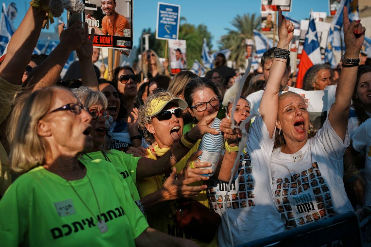 Červený kríž odovzdal prvých sedem rukojemníkov izraelskej armáde