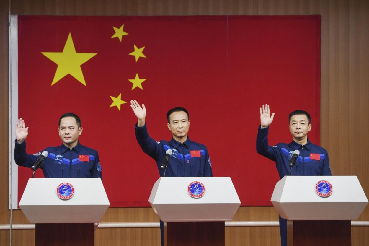 Čína pošle na svoju vesmírnu stanicu ďalších troch tajkonautov