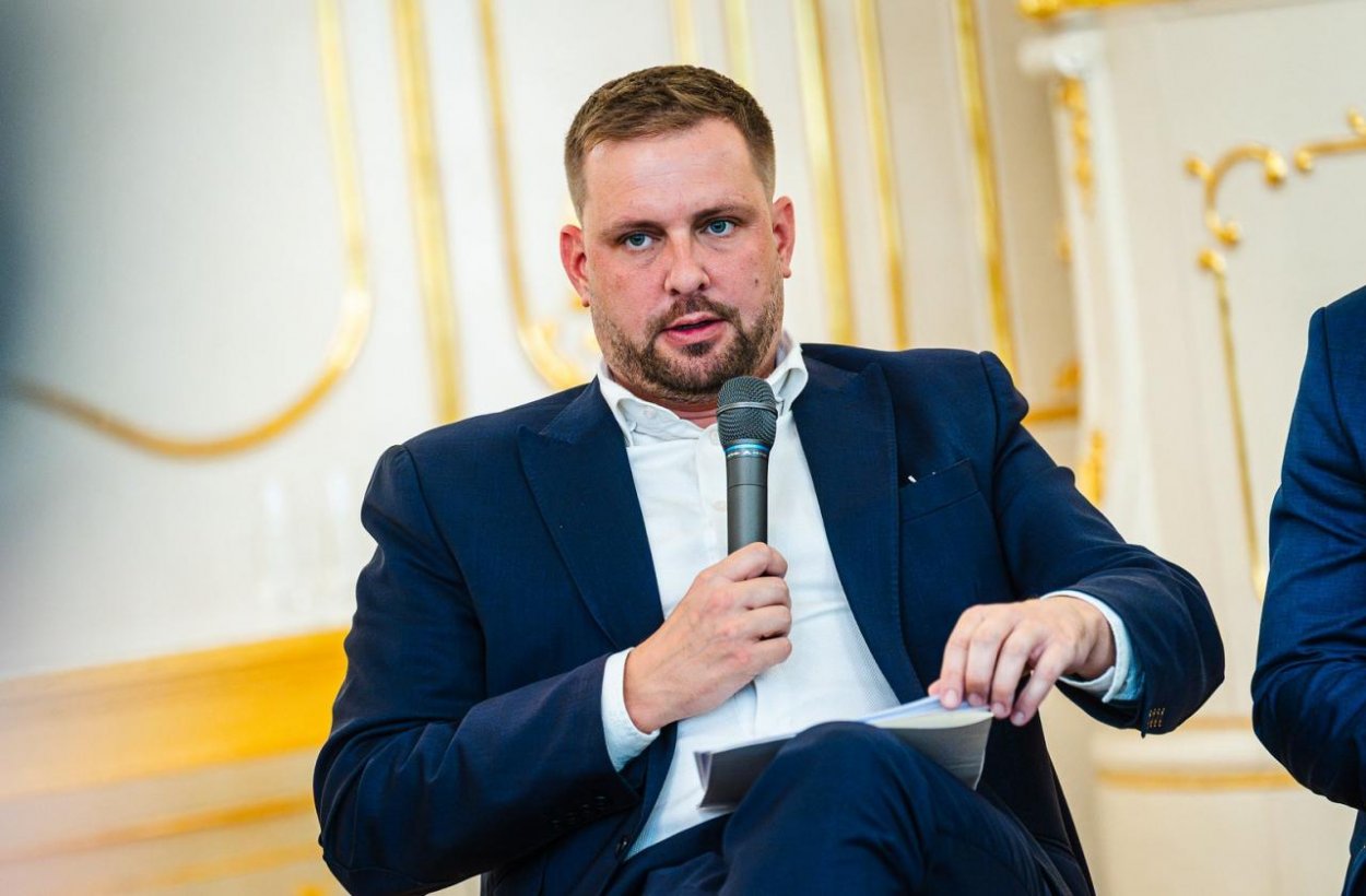 Šaško by mal podľa SaS vysvetliť svoj postoj k zlúčeniu poisťovní Dôvera a Union