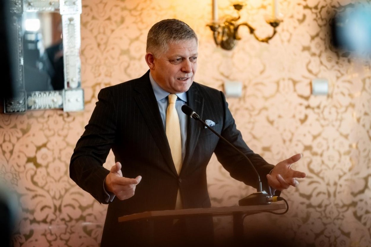 Fico deklaruje pripravenosť evakuovať občanov Slovenska po zrušení bezletových zón