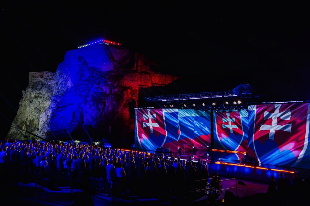 Herci sa dištancovali od použitia ich hereckých výstupov v dokrútkach na Cyrilo-metodských oslavách, vyjadrila sa aj STVR