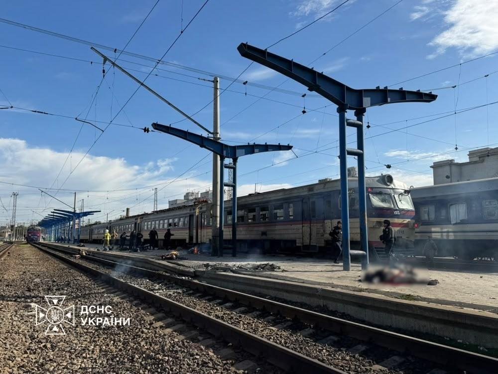 Ukrajina ONLINE: Pri ruskom útoku na vlakovú stanicu v Dnipre zahynulo najmenej 13 ľudí