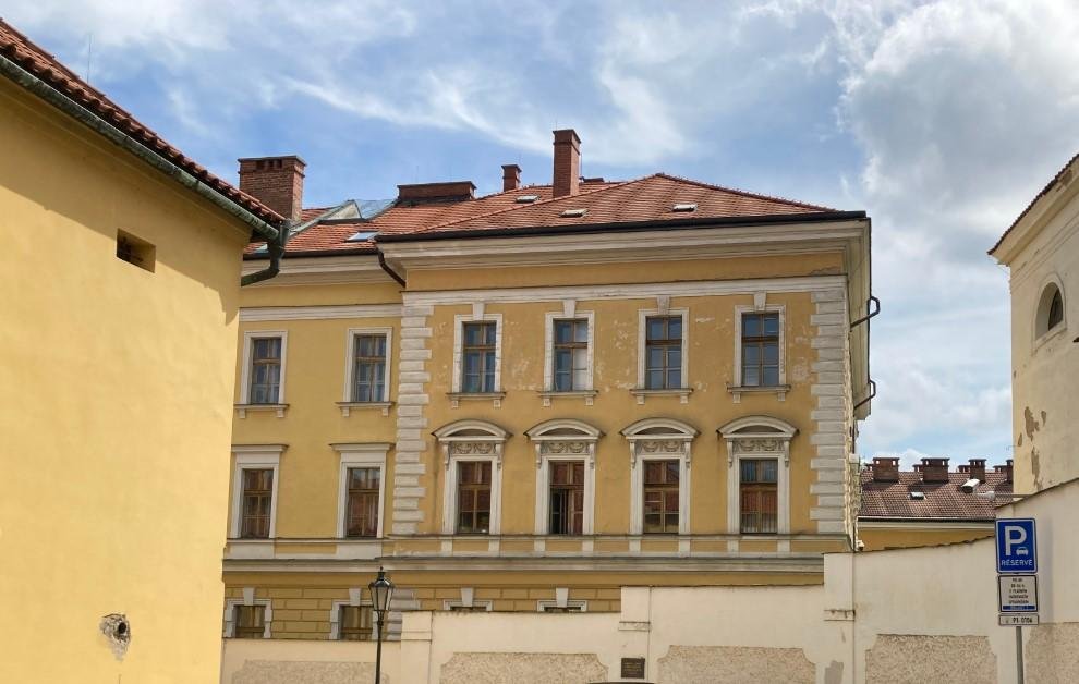 „Zavrite rypáky!“ kričia bachari. O chvíľu znie koleda už len ticho…