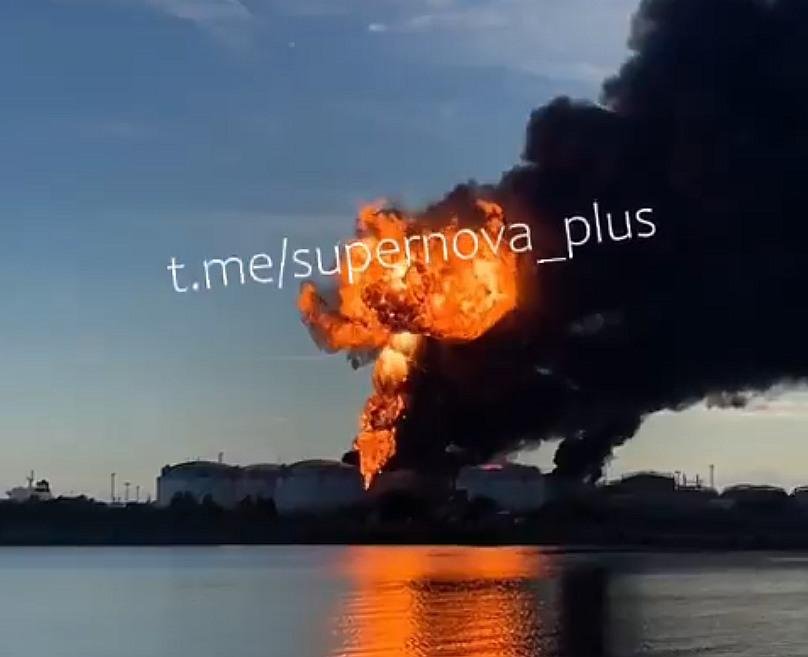 Ohnivé privítanie pre Putina. Drony, explózie a požiare v Petrohrade