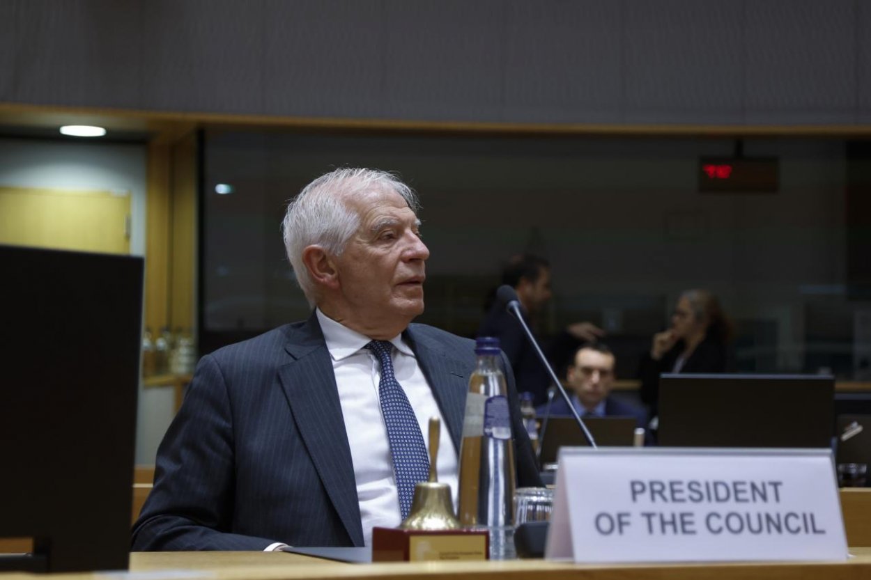 Borrell dúfa, že štáty EÚ povolia Ukrajine strieľať svoje rakety do Ruska