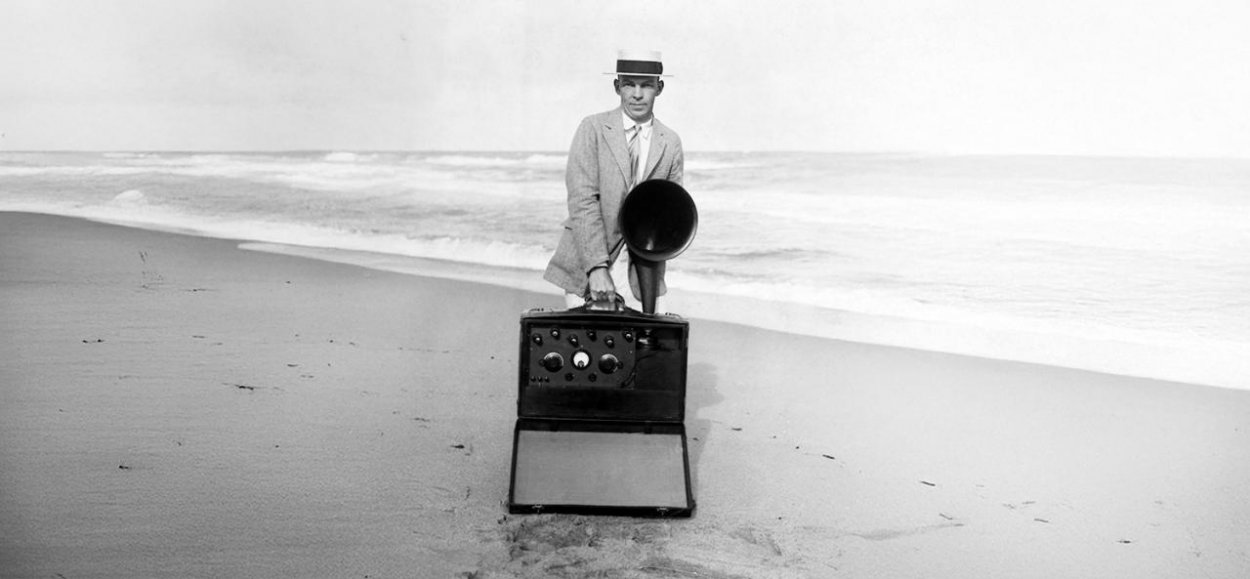 Zvuk proti šumu: Ako Armstrong zmenil svet a prehral boj s korporáciami