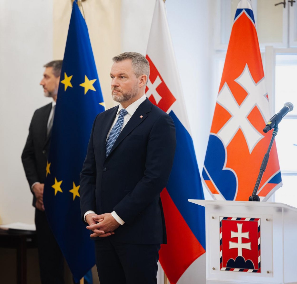 Pellegrini začal disciplinárne konanie voči šéfovi SIS za autonehodu