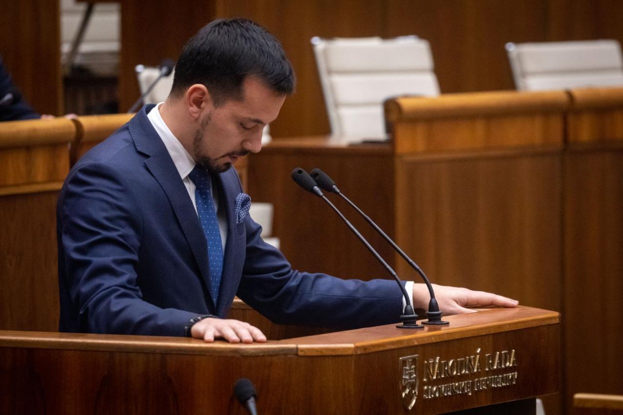 Šeliga vyzval Kažimíra, aby sa vzdal funkcie guvernéra Národnej banky Slovenska