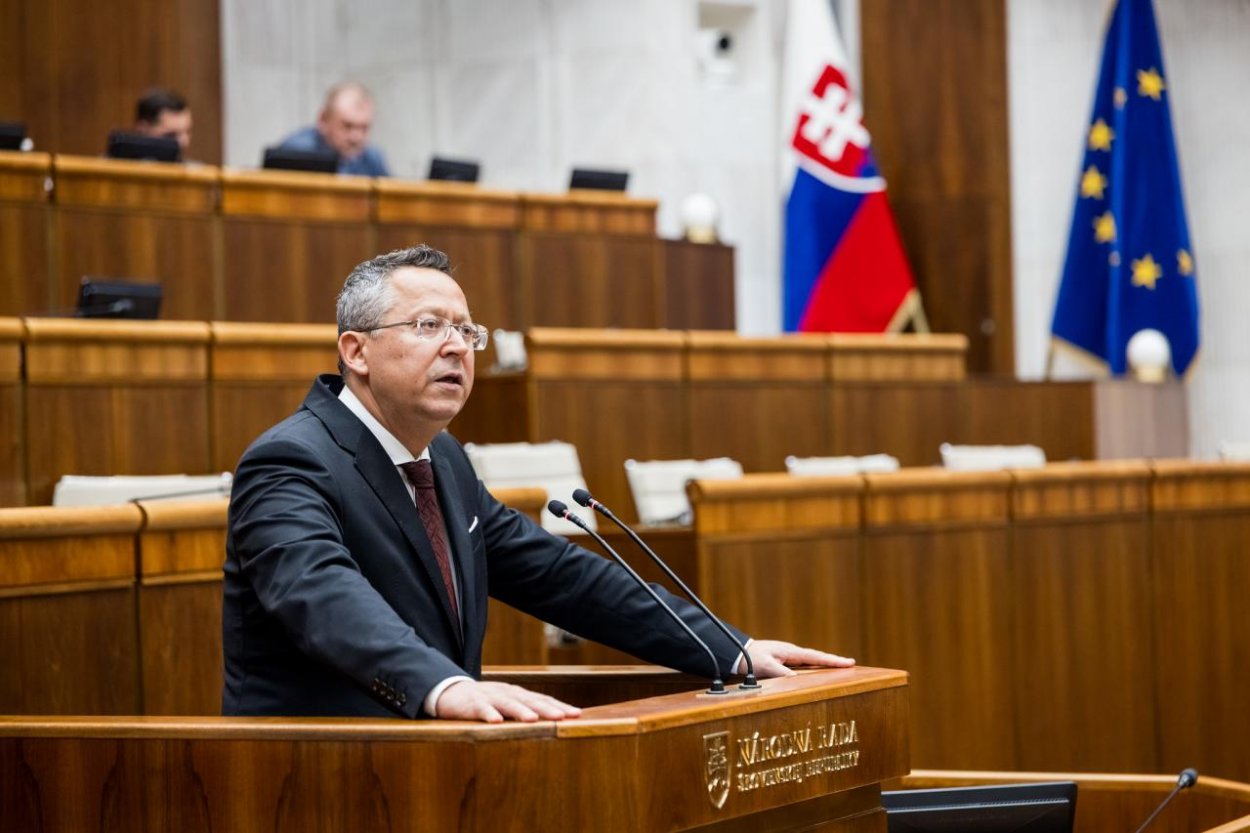 Pellegrini podpísal konsolidačný balíček