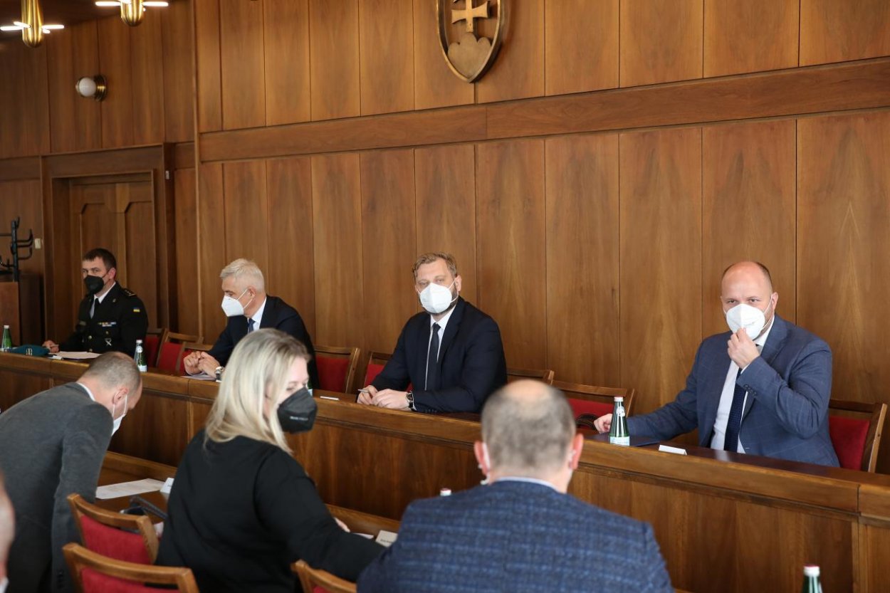 Návrh o znížení trestov za držanie drog vrátia na prepracovanie