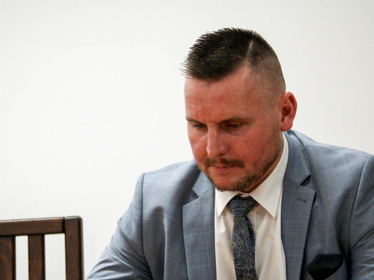 Začal sa proces s Danielom Bombicom, ktorý je obžalovaný z extrémizmu