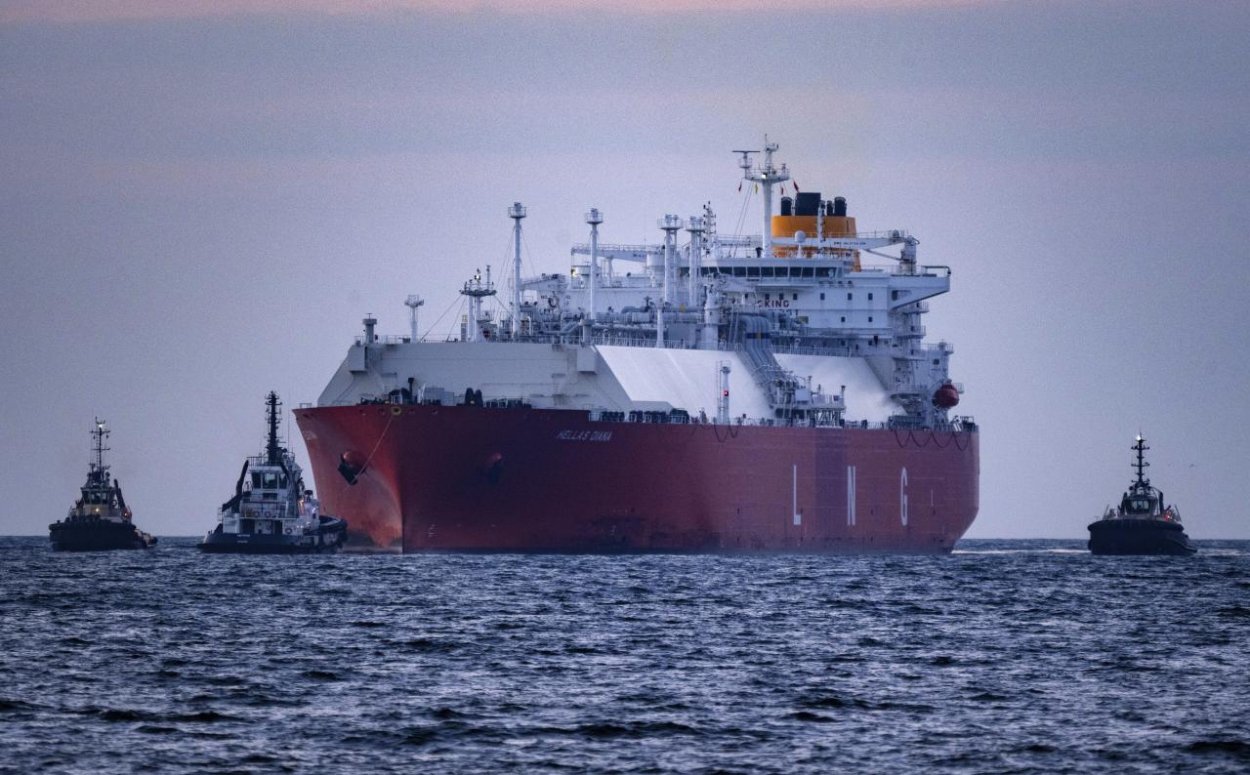 Poľsko chce dovážať LNG z USA a zásobovať ním Slovensko a Ukrajinu, uvádza Reuters