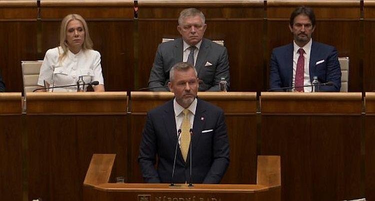 Pellegrini je sklamaný z odmietavých postojov opozície, vyzýva na ich koniec