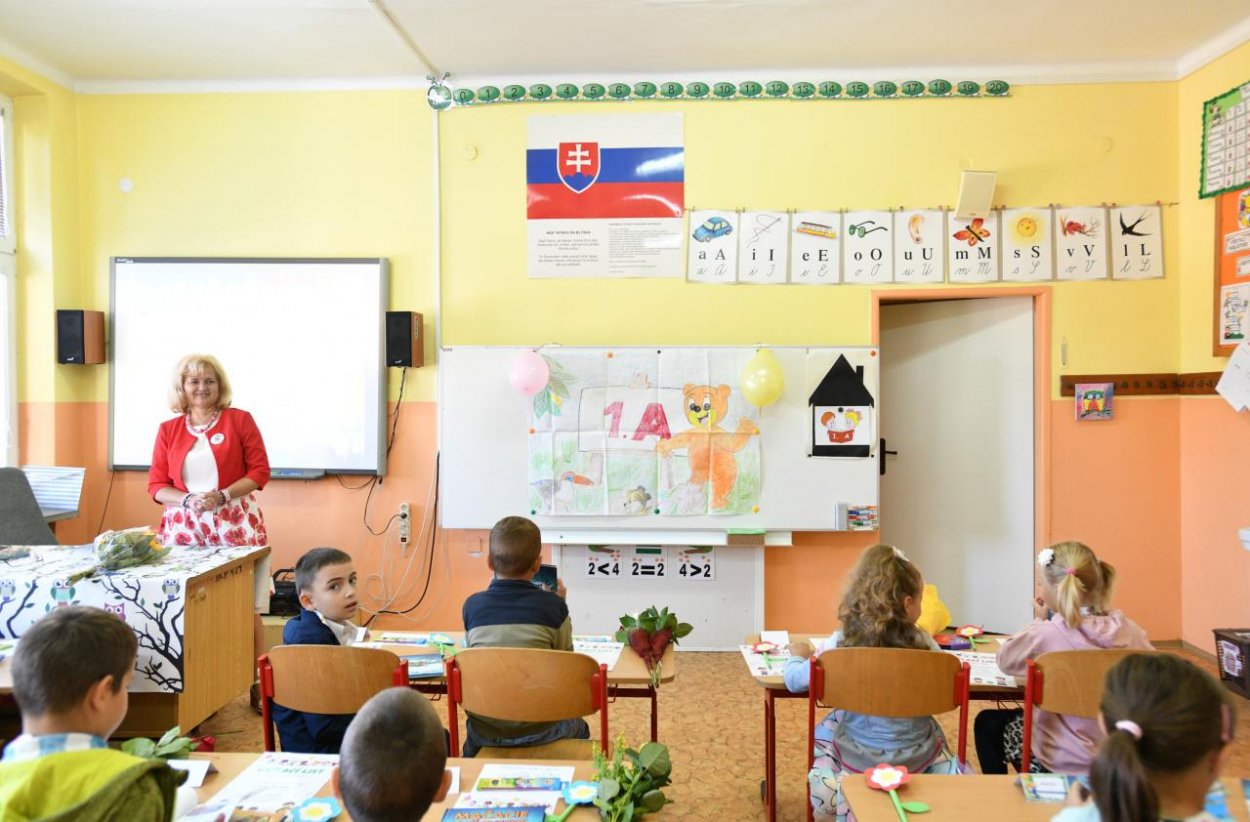 Vláda schválila návrh na zvýšenie platov zamestnancov v školstve