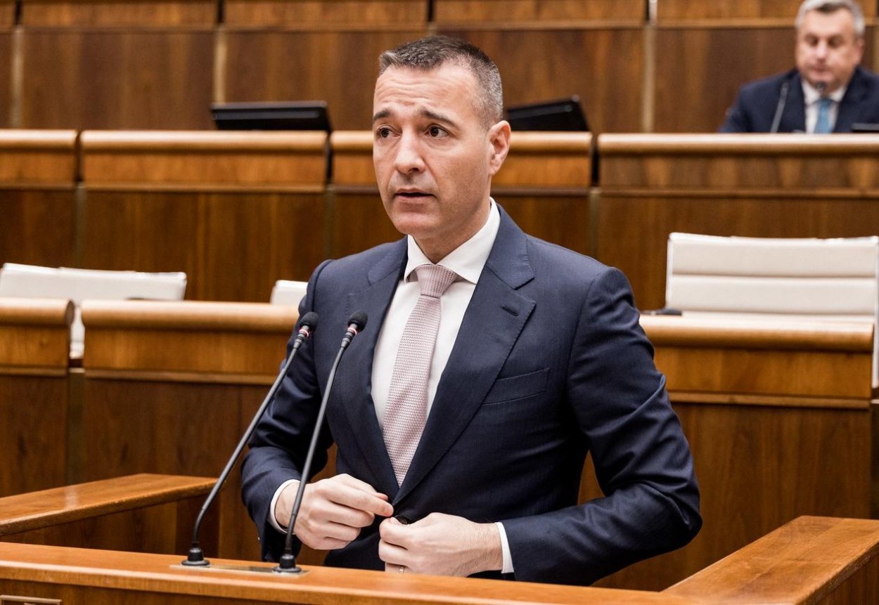 Drucker vníma zníženie príspevku súkromným či cirkevným školám ako férové – čo to znamená podľa Martina Mojžiša?