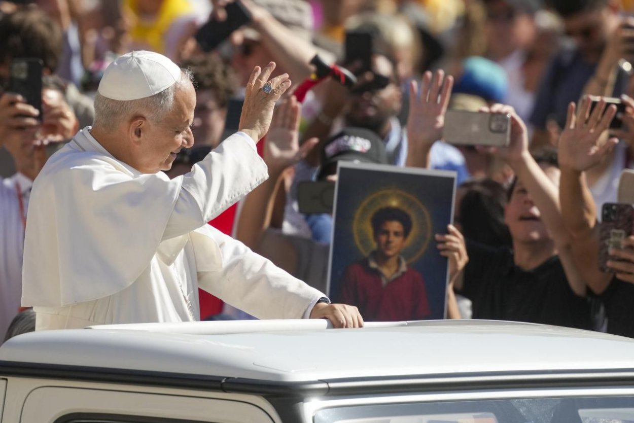 Pápež Lev XIV. vyhlásil za svätého prvého mileniála Carla Acutisa