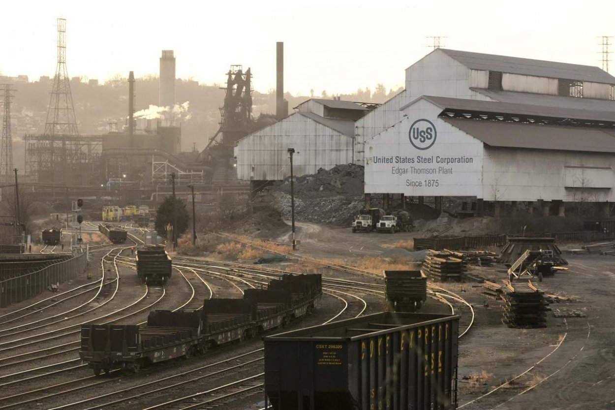 EÚ bude v reakcii na Trumpove clá znižovať dovoz ocele