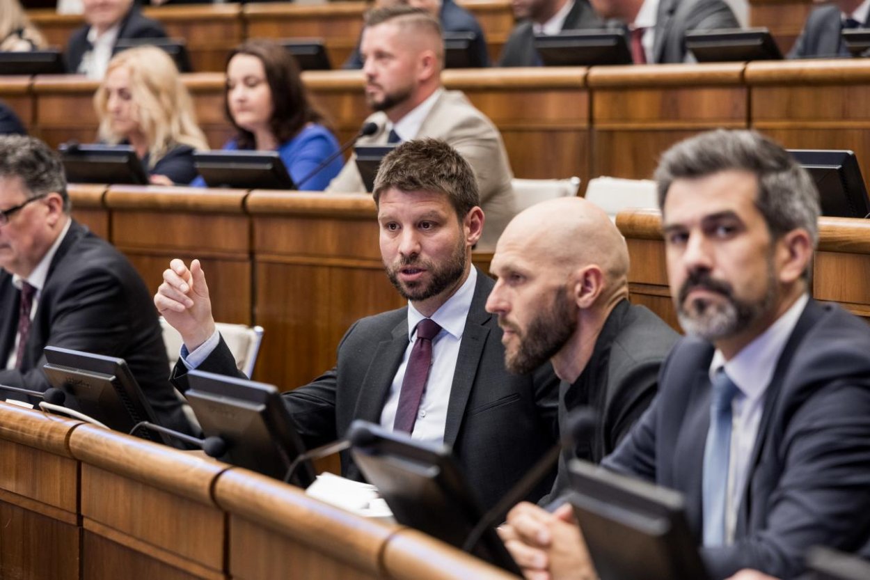 Šimečka dúfa v intenzívnejšiu spoluprácu s Ukrajinou, kroky vlády označil za mätúce