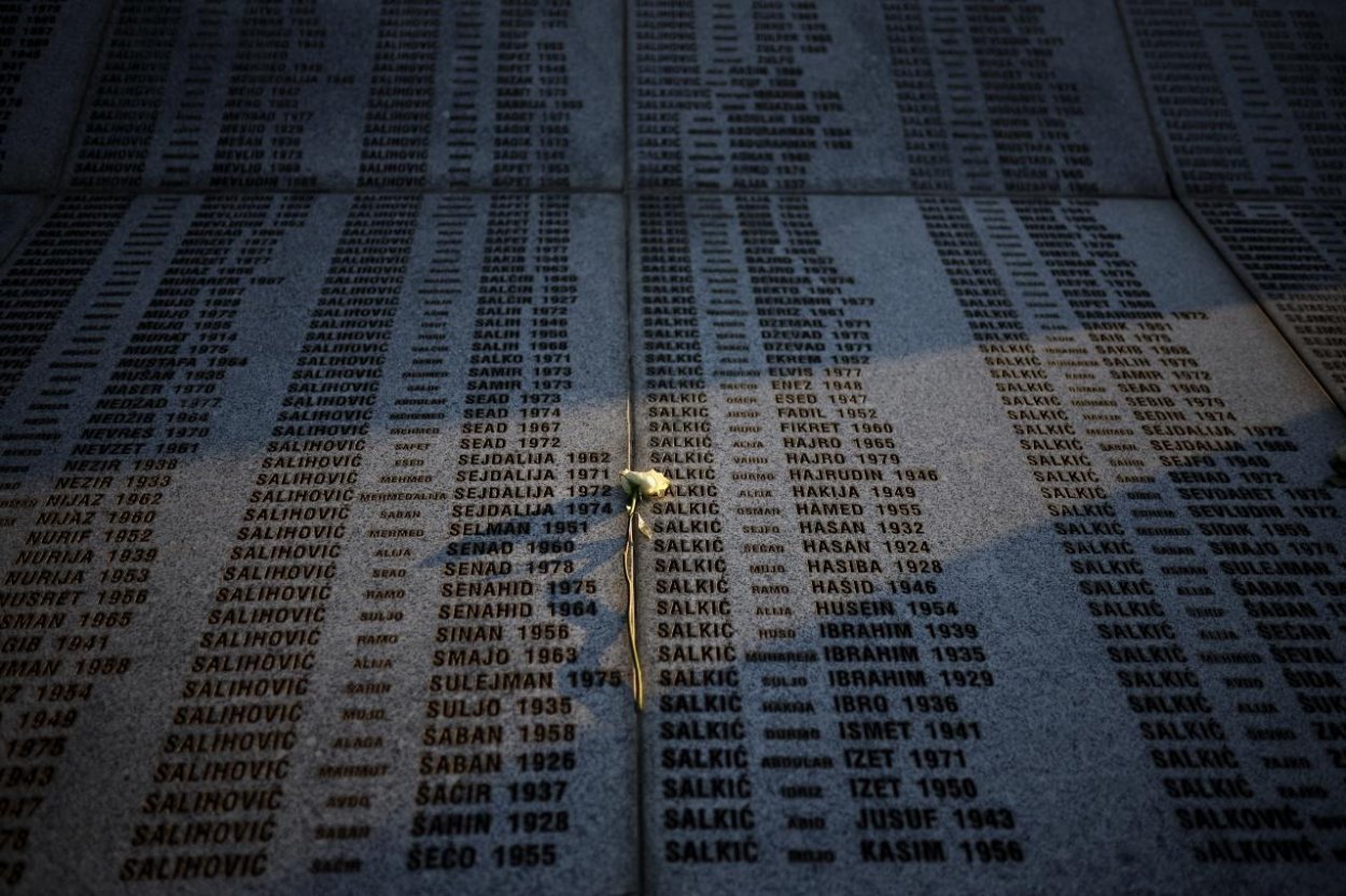 Tisíce ľudí si pripomínajú 31. výročie genocídy v Srebrenici