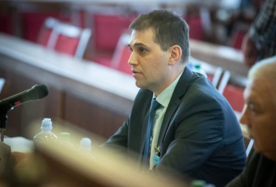 Bývalého šéfa policajnej inšpekcie Szabóa prepustia z väzby, uzavrel dohodu