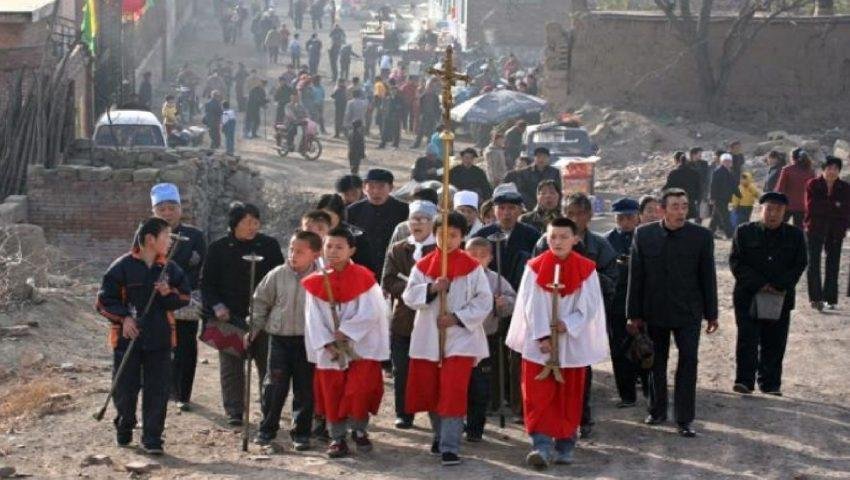 Čínští křesťané u nás čekají na vyjádření o azyl 26 měsíců. Co na to Zeman?