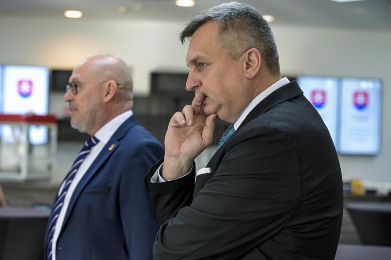 Lídri politických strán odsúdili útok študenta