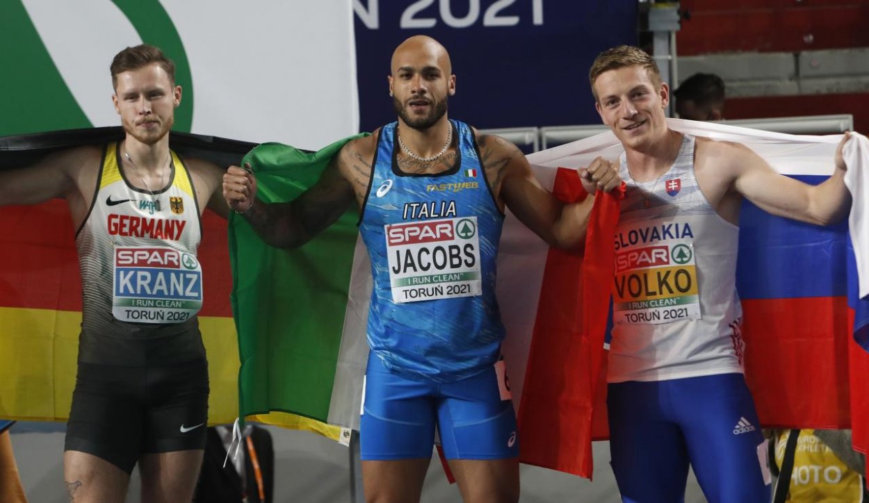 Obhajca Volko na 60 metrov bronzový, víťazom Talian Jacobs vo svetovom výkone roka 6,47