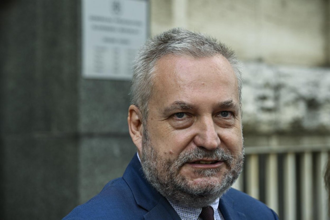 Predsedom OKS zostáva Ondrej Dostál, stranu vedie od roku 2012