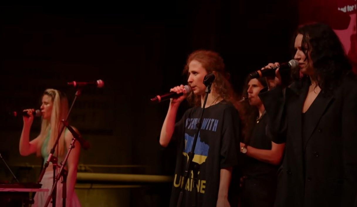 Skupina Pussy Riot vydala pieseň proti vojne na Ukrajine, vyzýva súdiť Putina