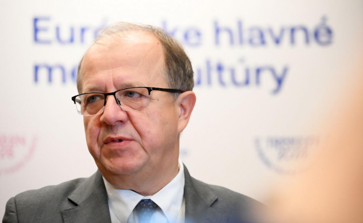 Rybníček kritizuje vyjadrenia Fica o ústavnom zákone a volá po právnej istote