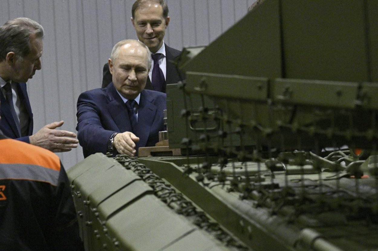 Situácia v Rusku se vymyká kontrole, povedal Putinov vyslanec. Varoval pred vojnovým šialenstvom